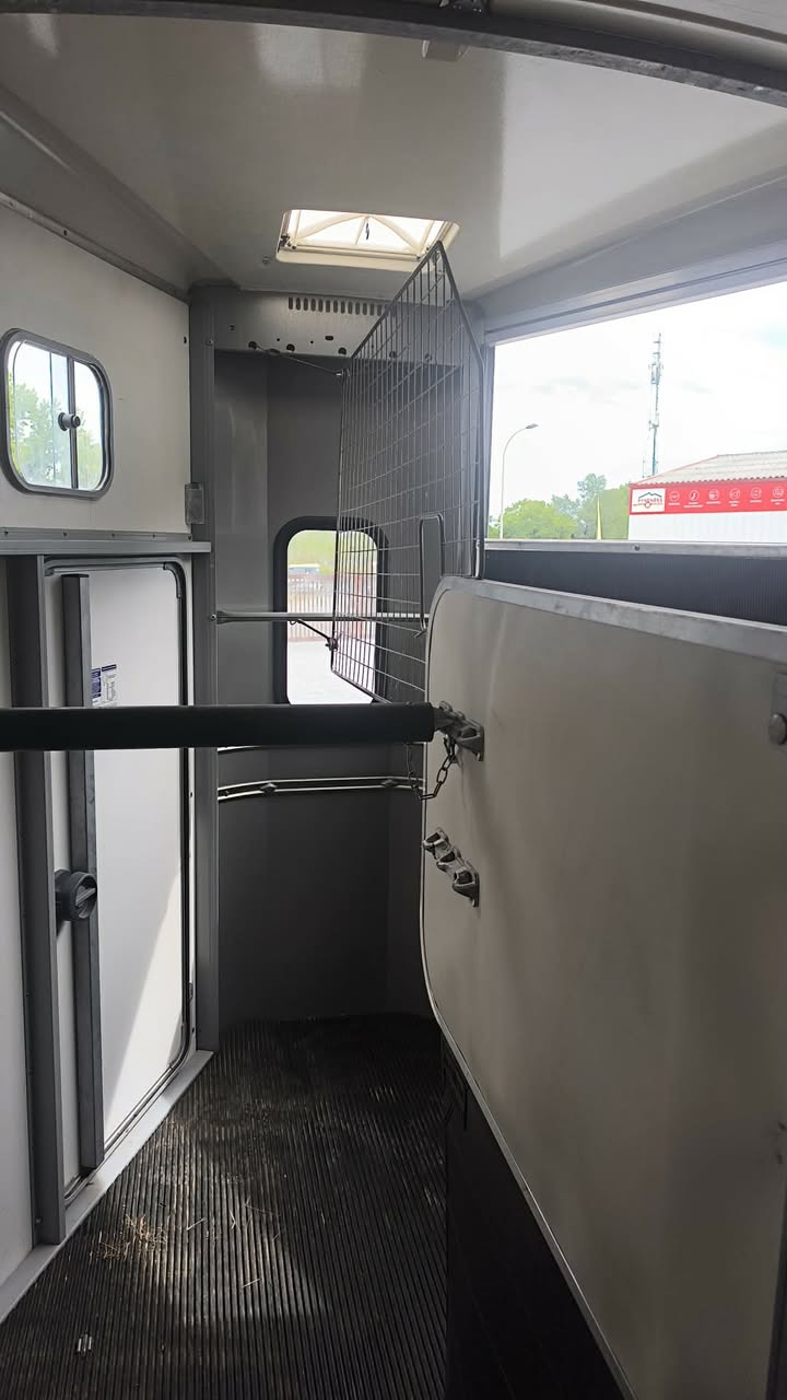 Van Ifor Williams HB 511 de 2023 – Image 4